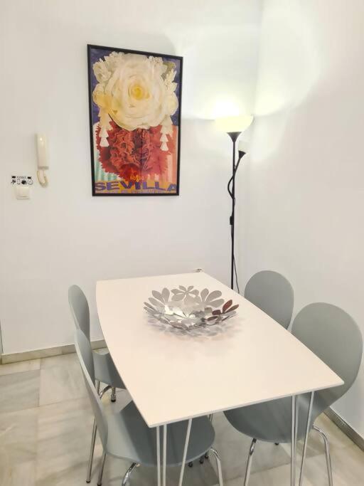 C Palacio Parking Segun Disponibilidad Sevilla Exteriér fotografie