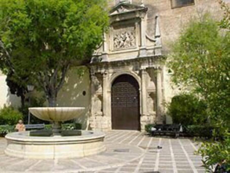C Palacio Parking Segun Disponibilidad Sevilla Exteriér fotografie